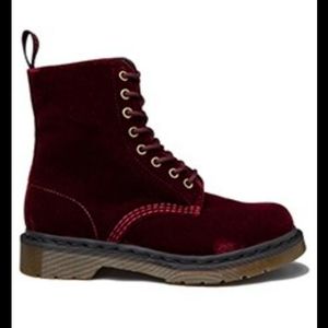 Page velvet boot in cherry 🍒  red